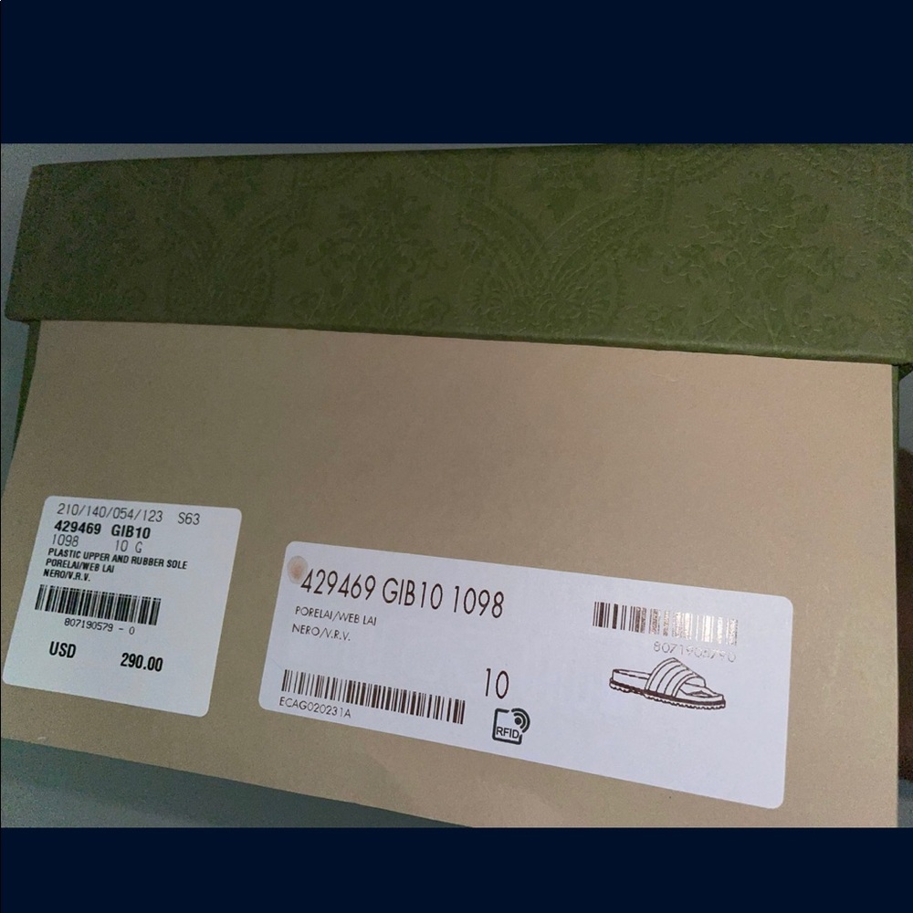 Gucci slides